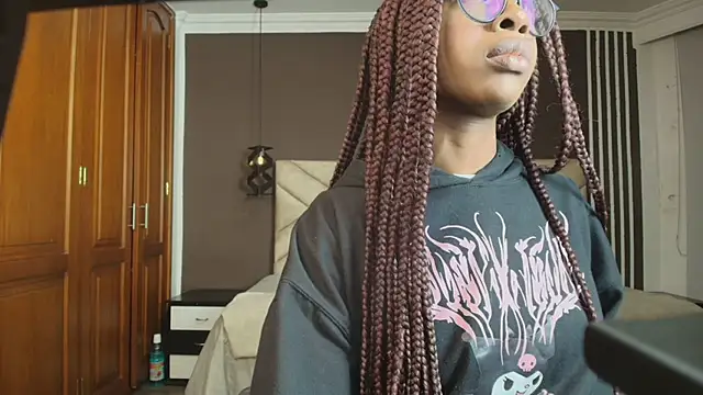 Snapshot of Raquel_jones chatting on March 13, 2025, 11:51 am Raquel jones online show from March 13, 2025, 11:51 am