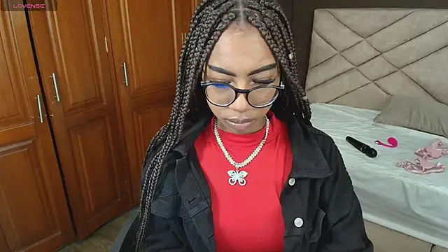 Snapshot of Raquel_jones chatting on September 16, 2025, 12:06 pm Raquel jones online show from September 16, 2025, 12:06 pm