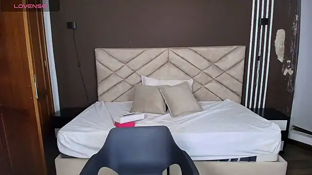 Snapshot of Raquel_jones chatting on December 3, 2025, 11:53 am Raquel jones online show from December 3, 2025, 11:53 am