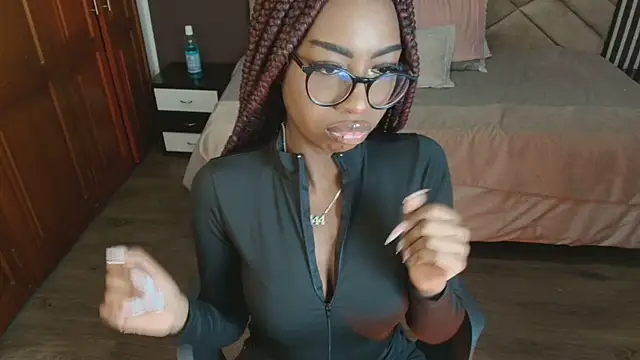 Snapshot of Raquel_jones chatting on March 15, 2025, 11:40 am Raquel jones online show from March 15, 2025, 11:40 am