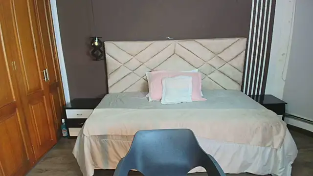 Snapshot of Raquel_jones chatting on March 12, 2025, 11:54 am Raquel jones online show from March 12, 2025, 11:54 am