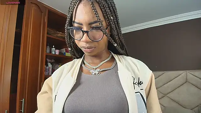 Snapshot of Raquel_jones chatting on September 14, 2025, 11:32 am Raquel jones online show from September 14, 2025, 11:32 am