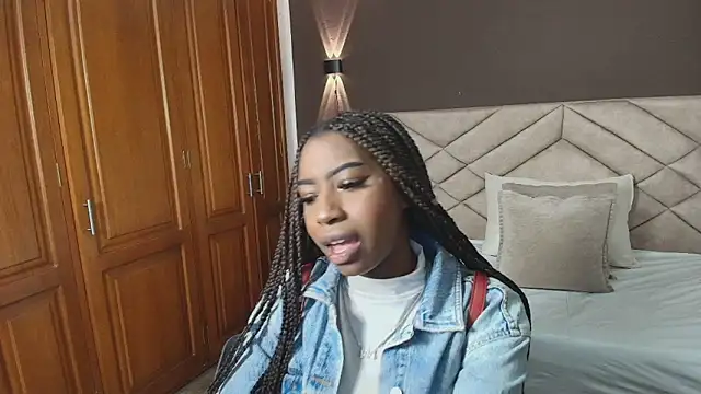 Snapshot of Raquel_jones chatting on October 15, 2025, 7:11 pm Raquel jones online show from October 15, 2025, 7:11 pm