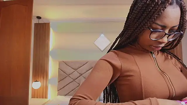 Snapshot of Raquel_jones chatting on February 8, 2026, 11:52 am Raquel jones online show from February 8, 2026, 11:52 am