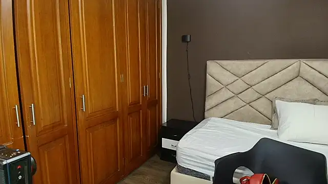 Snapshot of Raquel_jones chatting on October 24, 2025, 11:53 am Raquel jones online show from October 24, 2025, 11:53 am