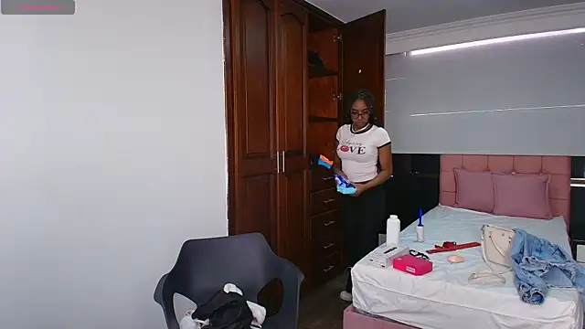 Snapshot of Raquel_jones chatting on September 10, 2025, 6:51 pm Raquel jones online show from September 10, 2025, 6:51 pm