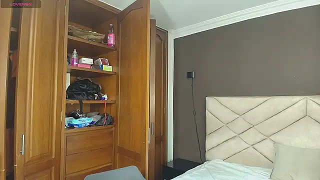 Snapshot of Raquel_jones chatting on September 11, 2025, 12:05 pm Raquel jones online show from September 11, 2025, 12:05 pm