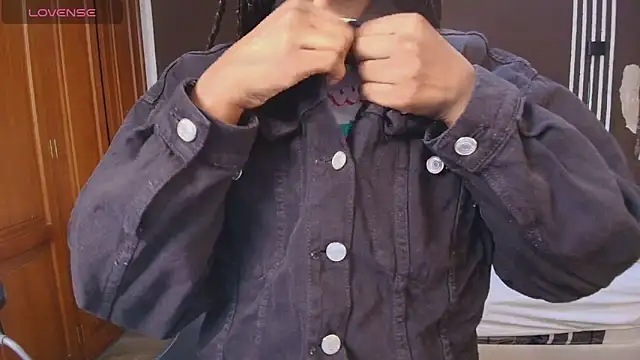 Snapshot of Raquel_jones chatting on December 21, 2025, 11:23 am Raquel jones online show from December 21, 2025, 11:23 am