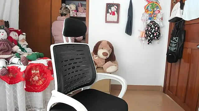 Snapshot of Adele_johnsonn1 chatting on December 5, 2025, 3:43 pm Adele johnsonn1 online show from December 5, 2025, 3:43 pm