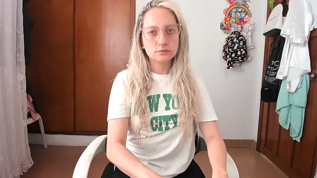 Snapshot of Adele_johnsonn1 chatting on November 12, 2025, 3:27 pm Adele johnsonn1 online show from November 12, 2025, 3:27 pm