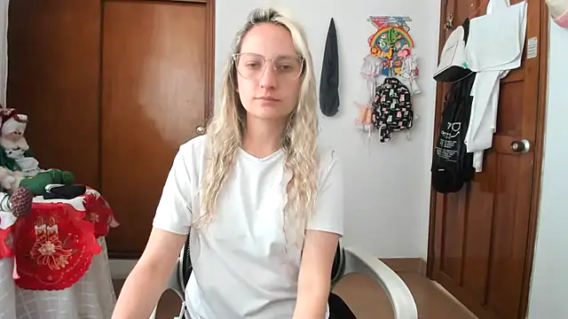 Snapshot of Adele_johnsonn1 chatting on December 4, 2025, 3:22 pm Adele johnsonn1 online show from December 4, 2025, 3:22 pm