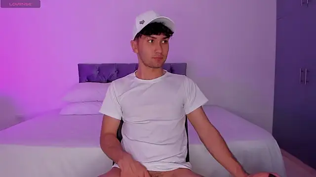 Snapshot of Valerio_James7 chatting on February 28, 2025, 4:54 am Valerio James7 online show from February 28, 2025, 4:54 am