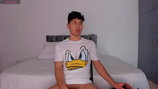 Snapshot of Valerio_James7 chatting on March 5, 2025, 4:13 pm Valerio James7 online show from March 5, 2025, 4:13 pm