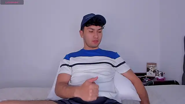 Snapshot of Valerio_James7 chatting on January 14, 2025, 10:34 pm Valerio James7 online show from January 14, 2025, 10:34 pm