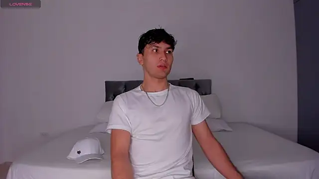 Snapshot of Valerio_James7 chatting on March 11, 2025, 11:58 pm Valerio James7 online show from March 11, 2025, 11:58 pm