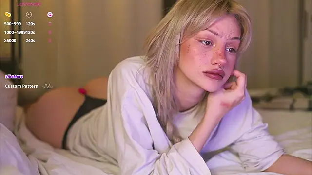 Snapshot of BabeHolly chatting on October 26, 2025, 9:59 pm BabeHolly online show from October 26, 2025, 9:59 pm