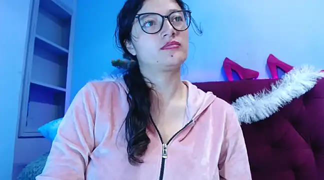 Snapshot of lunazulsj chatting on January 15, 2025, 5:37 pm lunazulsj online show from January 15, 2025, 5:37 pm