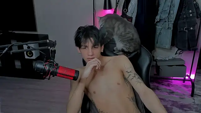 Snapshot of MarkBrowniii chatting on February 14, 2025, 2:33 pm MarkBrowniii online show from February 14, 2025, 2:33 pm