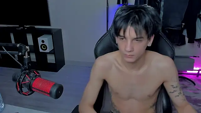 Snapshot of MarkBrowniii chatting on March 22, 2025, 8:51 am MarkBrowniii online show from March 22, 2025, 8:51 am