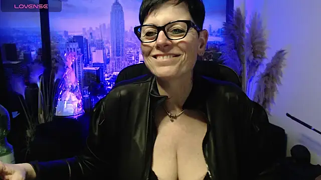 ninarandmann online show from May 19, 2026, 2:02 pm