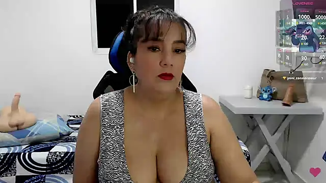Snapshot of mom_hot__ chatting on April 27, 2026, 7:01 pm mom hot online show from April 27, 2026, 7:01 pm