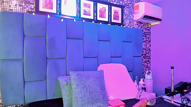 Snapshot of hanny_milf chatting on November 18, 2025, 11:46 am hanny milf online show from November 18, 2025, 11:46 am