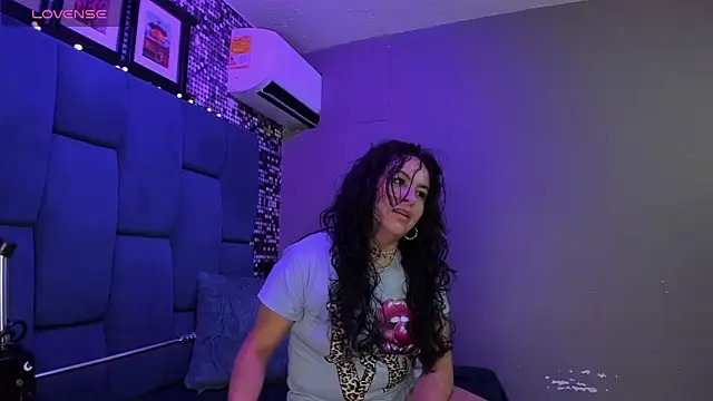 Snapshot of hanny_milf chatting on November 20, 2025, 11:33 am hanny milf online show from November 20, 2025, 11:33 am