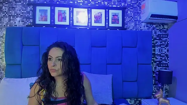 Snapshot of hanny_milf chatting on October 22, 2025, 11:31 am hanny milf online show from October 22, 2025, 11:31 am