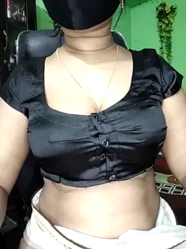 Snapshot of Idhika_Paul chatting on April 24, 2026, 5:04 pm Idhika Paul online show from April 24, 2026, 5:04 pm