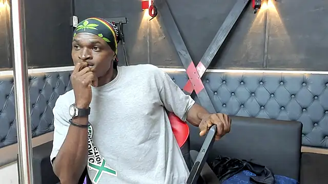 Snapshot of Terrance_z chatting on December 4, 2025, 7:13 pm Terrance z online show from December 4, 2025, 7:13 pm