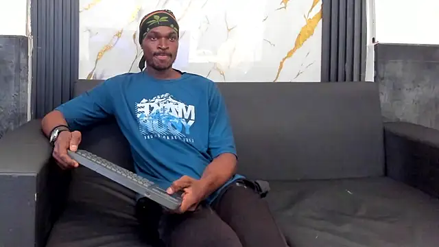 Snapshot of Terrance_z chatting on January 6, 2026, 7:18 pm Terrance z online show from January 6, 2026, 7:18 pm