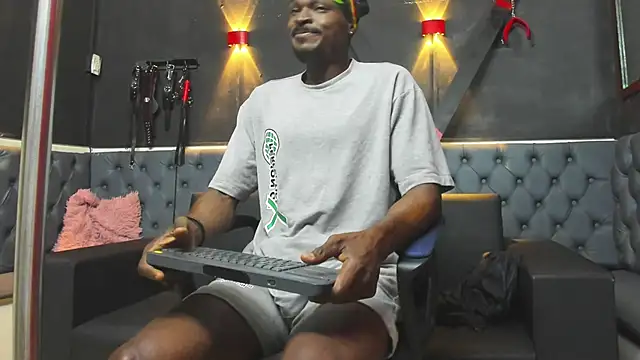 Snapshot of Terrance_z chatting on November 19, 2025, 7:58 pm Terrance z online show from November 19, 2025, 7:58 pm