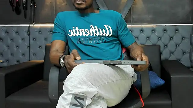 Snapshot of Terrance_z chatting on November 24, 2025, 7:47 pm Terrance z online show from November 24, 2025, 7:47 pm