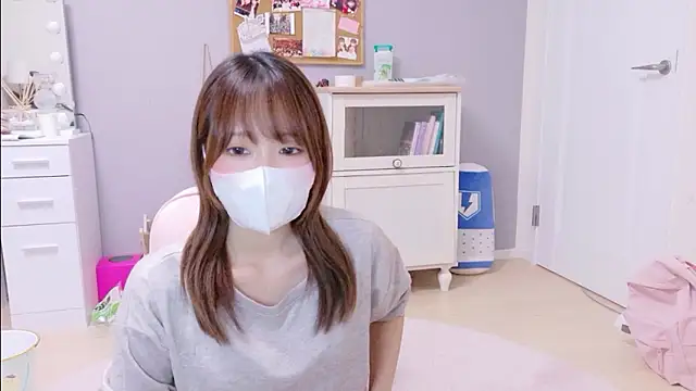 Yui-Ch online show from November 10, 2025, 1:16 pm