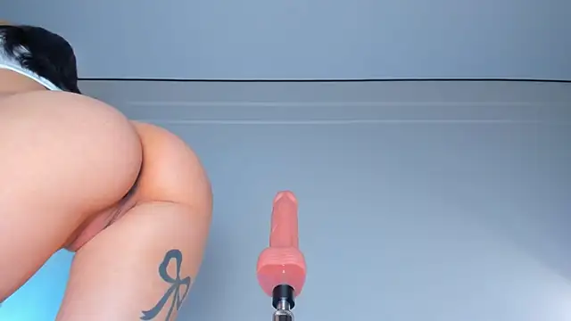 Snapshot of maakimo chatting on February 18, 2026, 7:06 am maakimo online show from February 18, 2026, 7:06 am