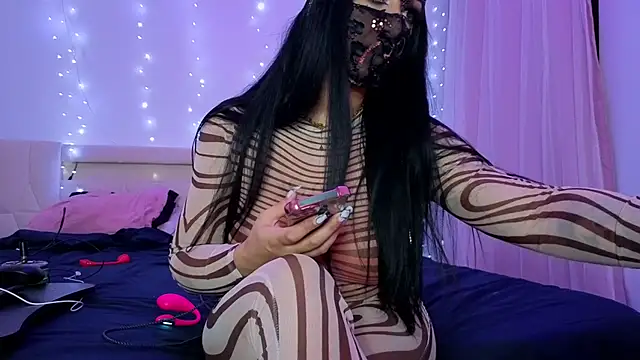 Snapshot of kamila_french chatting on April 12, 2026, 8:01 pm kamila french online show from April 12, 2026, 8:01 pm