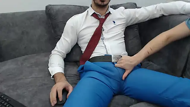 Snapshot of Naughtb0y chatting on December 5, 2025, 11:09 am Naughtb0y online show from December 5, 2025, 11:09 am