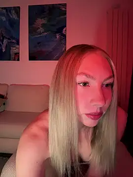 LuisaBecker online show from April 13, 2026, 12:58 am