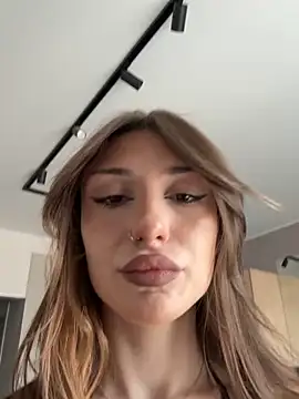 Snapshot of mollyyank chatting on April 3, 2026, 12:44 pm mollyyank online show from April 3, 2026, 12:44 pm