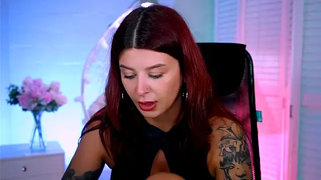 Snapshot of NicoleMun chatting on November 12, 2025, 12:31 pm NicoleMun online show from November 12, 2025, 12:31 pm