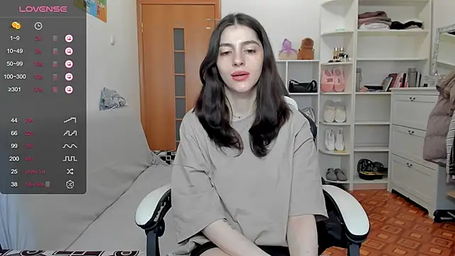 Snapshot of broosnica1 chatting on April 23, 2026, 7:37 am broosnica1 online show from April 23, 2026, 7:37 am