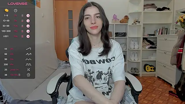 Snapshot of broosnica1 chatting on April 12, 2026, 7:44 am broosnica1 online show from April 12, 2026, 7:44 am