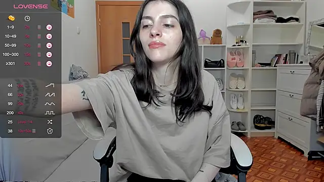 Snapshot of broosnica1 chatting on April 23, 2026, 1:35 pm broosnica1 online show from April 23, 2026, 1:35 pm