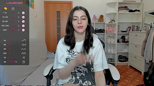 Snapshot of broosnica1 chatting on April 17, 2026, 7:55 am broosnica1 online show from April 17, 2026, 7:55 am