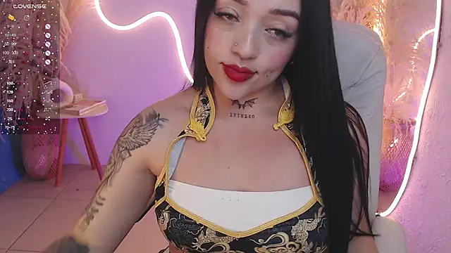 Snapshot of ViolettaHotLatin_ chatting on November 24, 2025, 12:38 pm ViolettaHotLatin online show from November 24, 2025, 12:38 pm