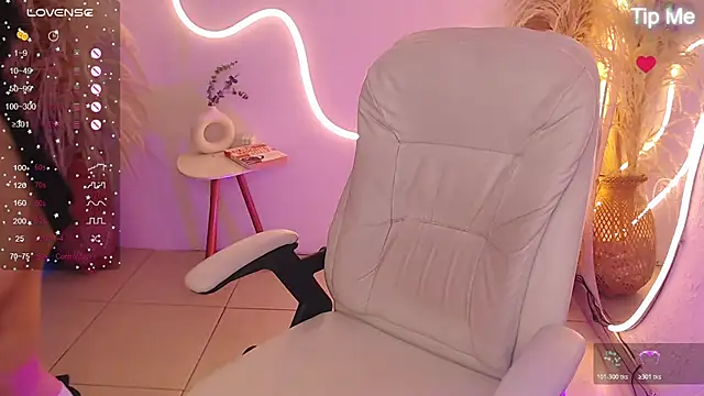 Snapshot of ViolettaHotLatin_ chatting on March 14, 2026, 12:11 pm ViolettaHotLatin online show from March 14, 2026, 12:11 pm