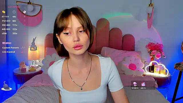 Snapshot of MaryLew chatting on October 7, 2025, 6:14 am MaryLew online show from October 7, 2025, 6:14 am