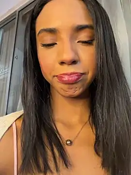 Snapshot of xenia_golden chatting on June 18, 2026, 8:25 pm xenia golden online show from June 18, 2026, 8:25 pm
