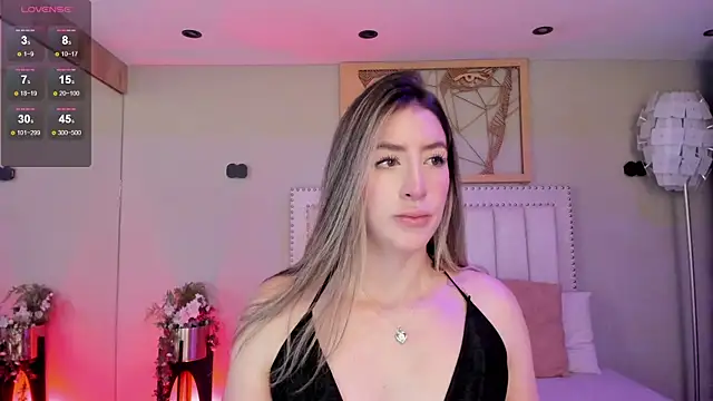 Snapshot of _AlejaCruz_ chatting on May 19, 2026, 7:43 pm AlejaCruz online show from May 19, 2026, 7:43 pm