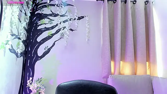 Snapshot of _AlejaCruz_ chatting on September 19, 2025, 5:06 pm AlejaCruz online show from September 19, 2025, 5:06 pm